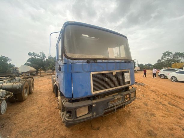 Camião MAN  · Belas