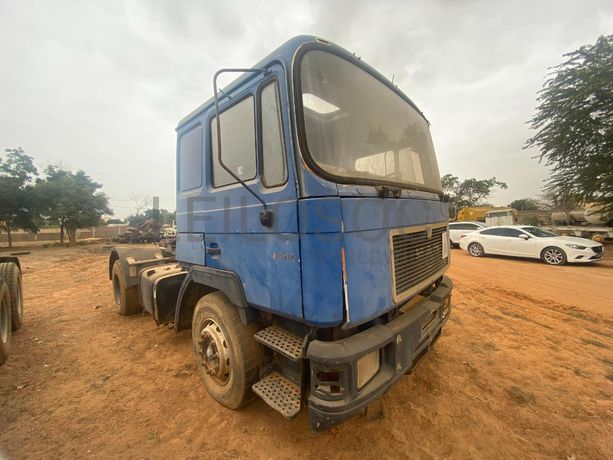 Camião MAN  · Belas