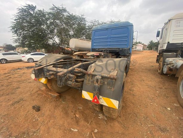 Camião MAN  · Belas