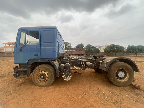 Camião MAN  · Belas