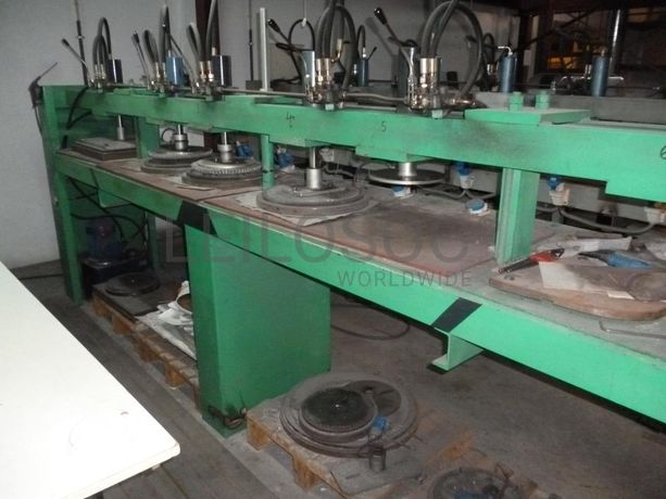 Máquina de moldar pratos