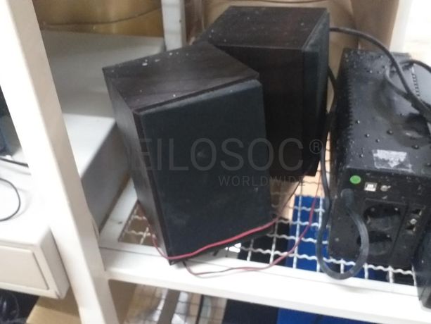 Mobiliário Expositor · Material Informático