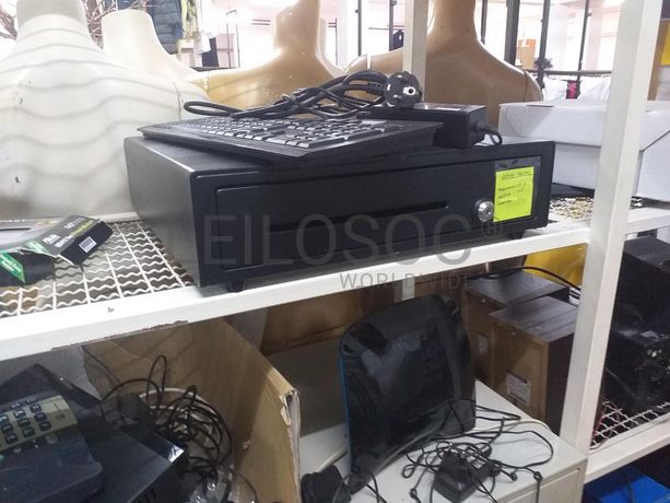 Mobiliário Expositor · Material Informático