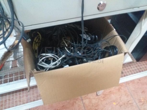 Mobiliário Expositor · Material Informático