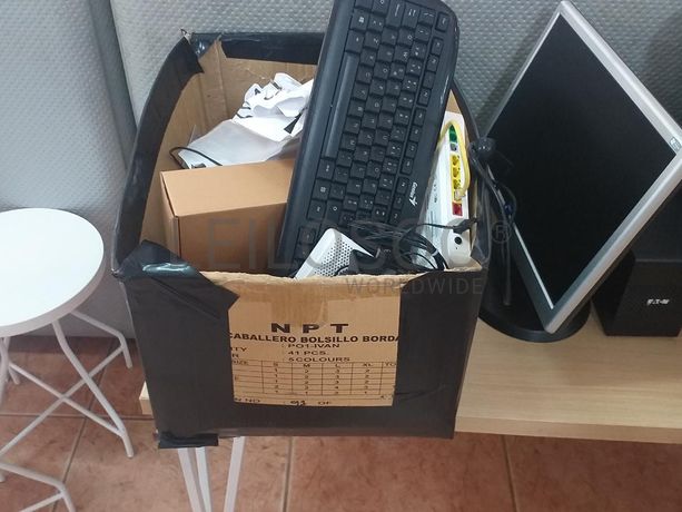 Mobiliário Expositor · Material Informático