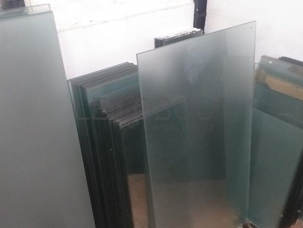 Mobiliário Expositor · Material Informático