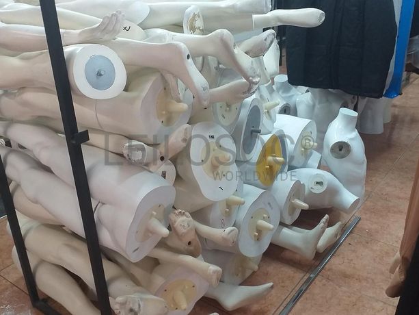 Mobiliário Expositor · Material Informático