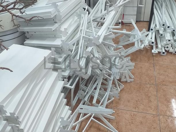 Mobiliário Expositor · Material Informático