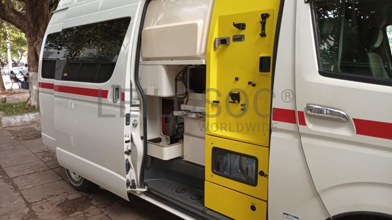 Ambulância Toyota Hiace ·