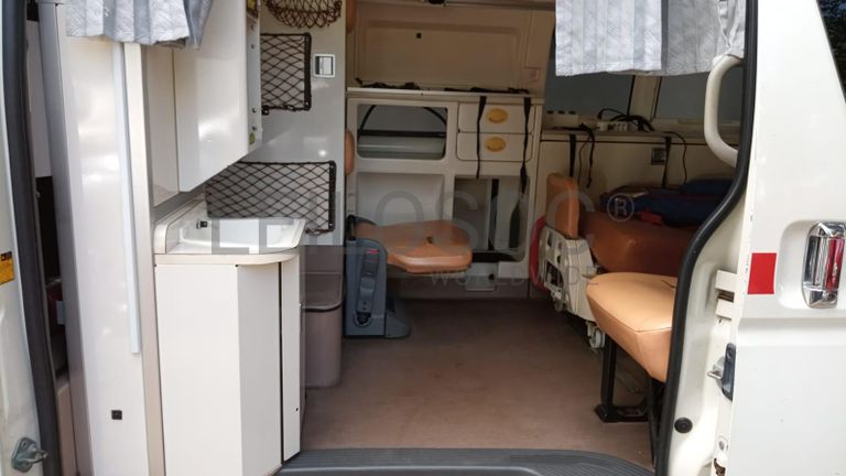 Ambulância Toyota Hiace ·