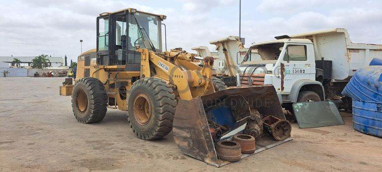 Pá Carregadora CATERPILLAR 938G · Viana