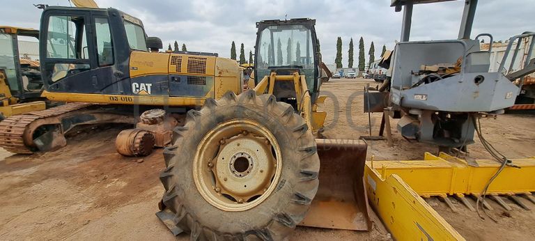Retroescavadora CATERPILLAR 416E  · Viana