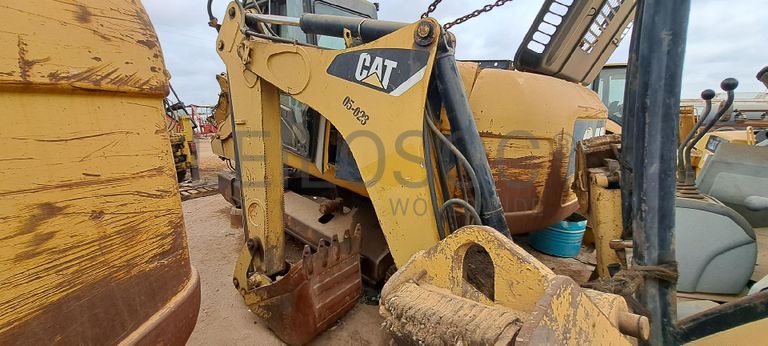 Retroescavadora CATERPILLAR 416E  · Viana