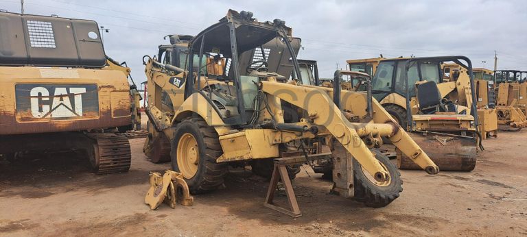 Retroescavadora CATERPILLAR 416E  · Viana