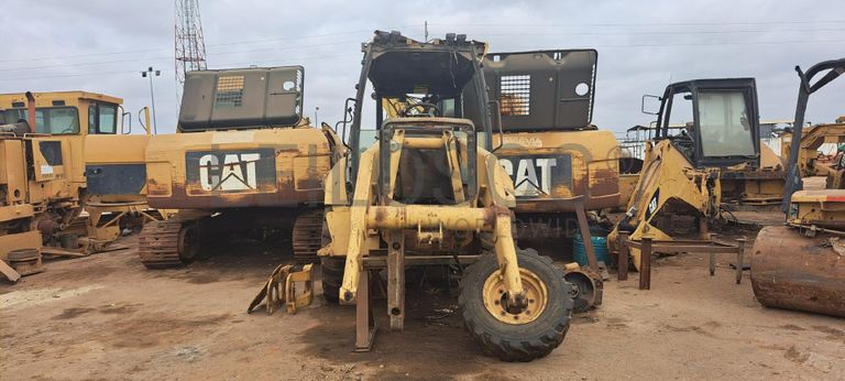 Retroescavadora CATERPILLAR 416E  · Viana