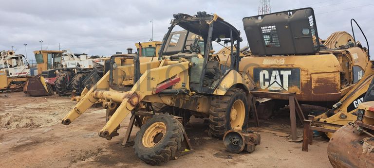 Retroescavadora CATERPILLAR 416E  · Viana