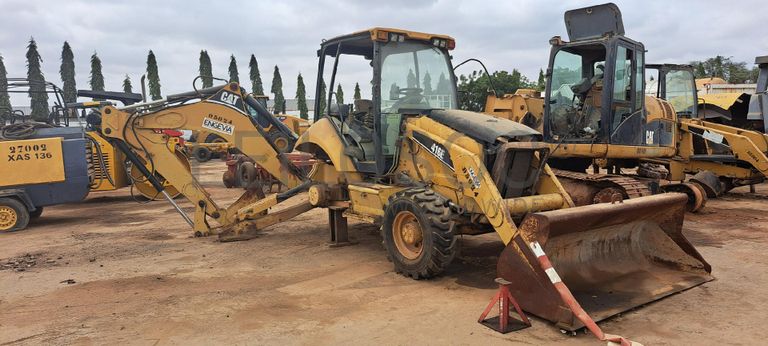 Retroescavadora CATERPILLAR 416E  · Viana