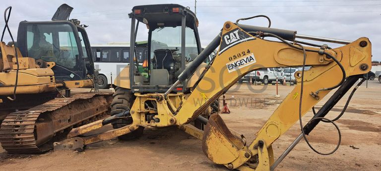 Retroescavadora CATERPILLAR 416E  · Viana
