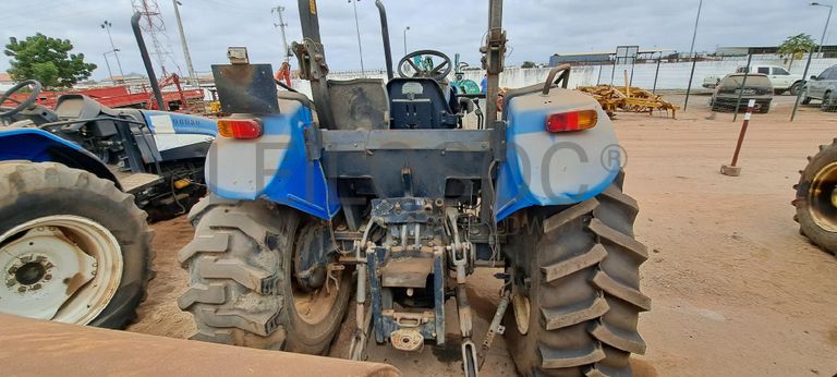 Trator agrícola NEW HOLLAND TD80 D · Viana