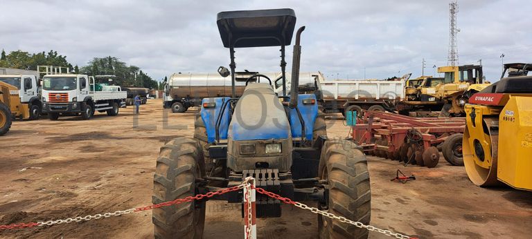 Trator agrícola NEW HOLLAND TD80 D · Viana