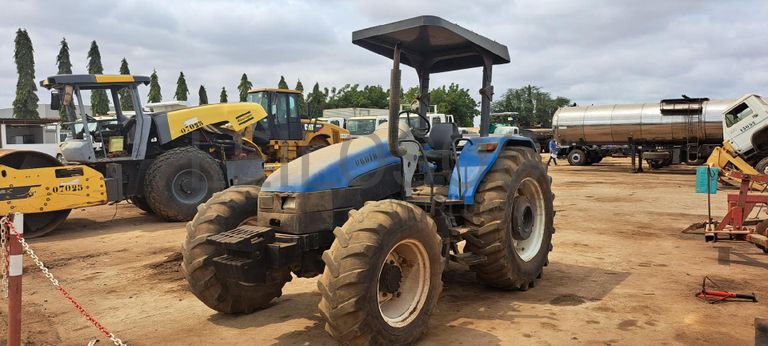 Trator agrícola NEW HOLLAND TD80 D · Viana