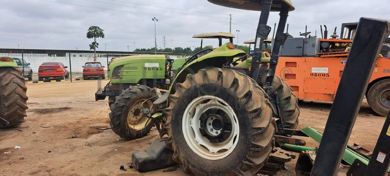 Trator agrícola CLAAS 230  · Viana