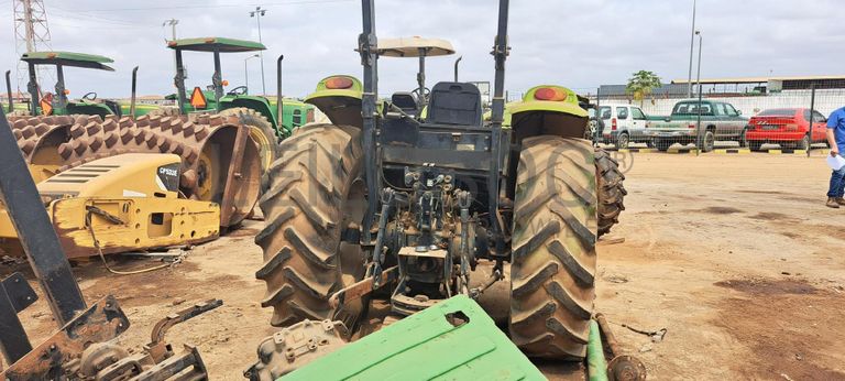 Trator agrícola CLAAS 230  · Viana