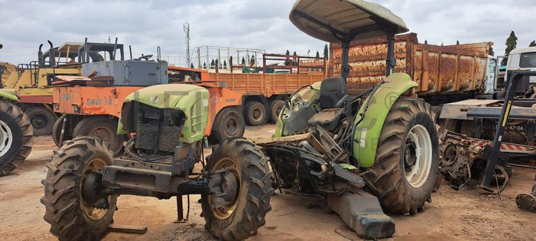 Trator agrícola CLAAS 230  · Viana