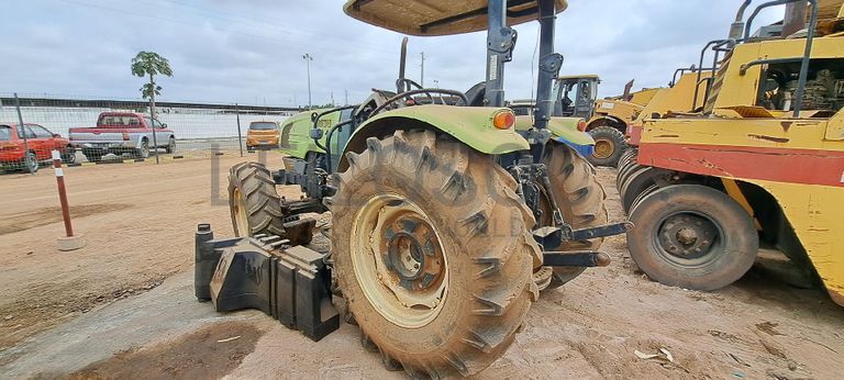 Trator agrícola CLAAS 230  · Viana