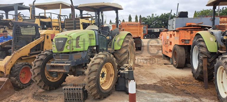 Trator agrícola CLAAS 230  · Viana