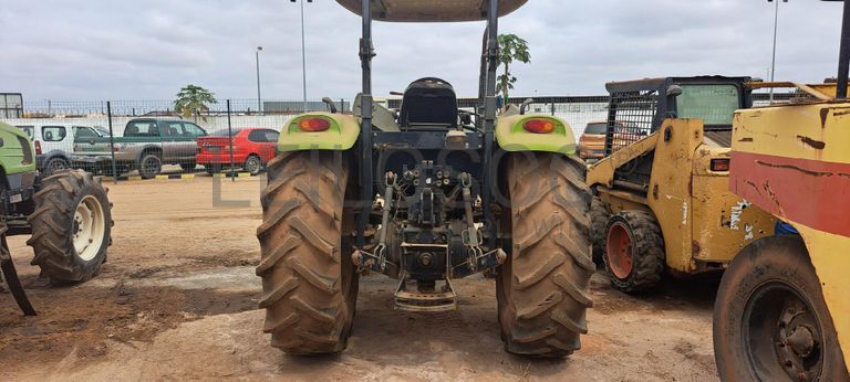 Trator agrícola CLAAS 230  · Viana