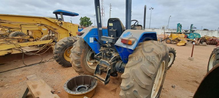 Trator agrícola NEW HOLLAND TL75E  · Viana