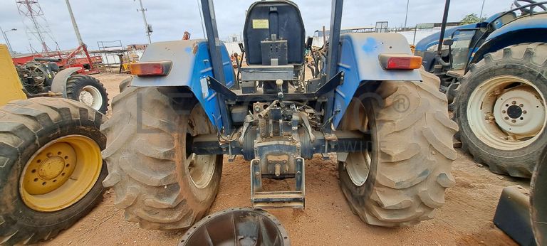 Trator agrícola NEW HOLLAND TL75E  · Viana