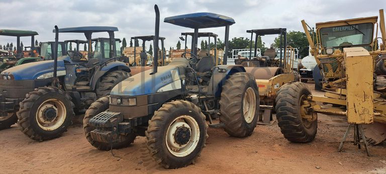 Trator agrícola NEW HOLLAND TL75E  · Viana