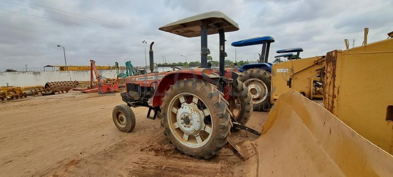 Trator agrícola MASSEY FERGUSON MF-425  · Viana