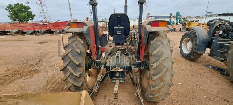Trator agrícola MASSEY FERGUSON MF-425  · Viana