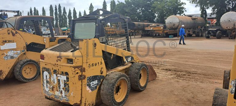 Mini pá CATERPILLAR 226B · Viana