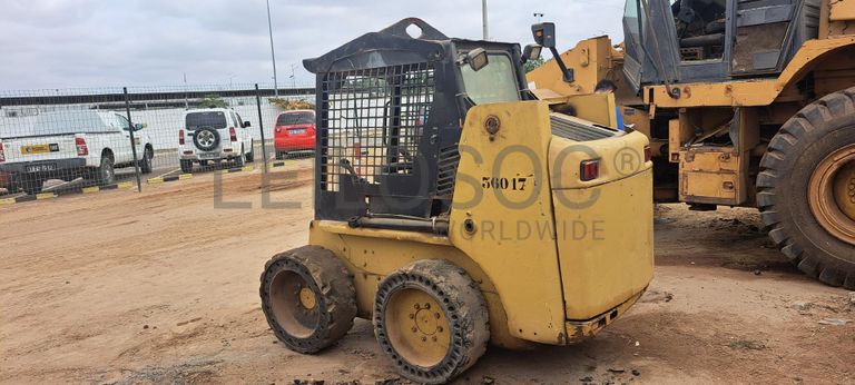 Mini pá carregadora CATERPILLAR 226B  · Viana