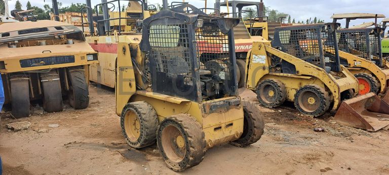 Mini pá carregadora CATERPILLAR 226B  · Viana