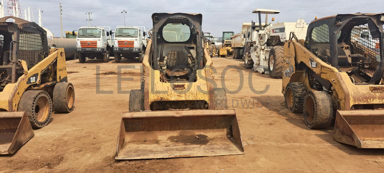 Mini pá carregadora CATERPILLAR 246C · Viana