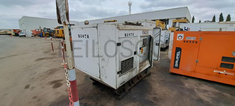 Gerador PERKINS 30 KVA · Viana