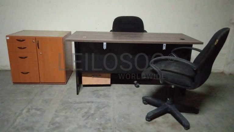 Mobiliário de escritório ·