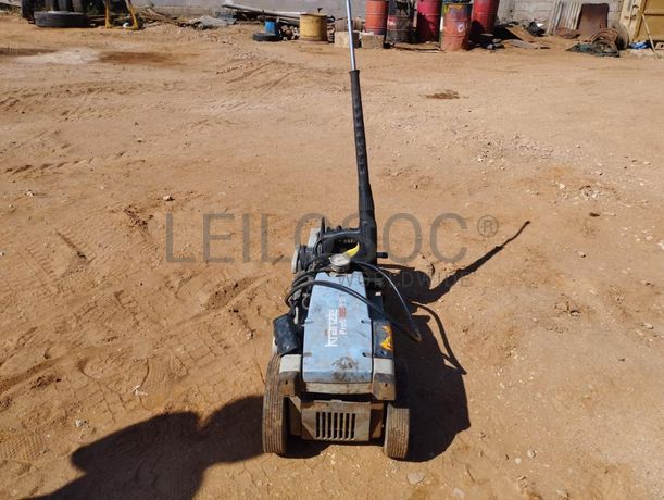 Máquina de pressão de água ·