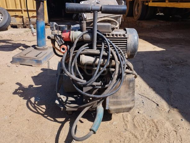 Lavadora de alta pressão ·