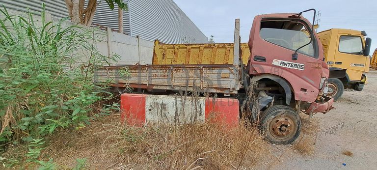 Camião basculante TOYOTA