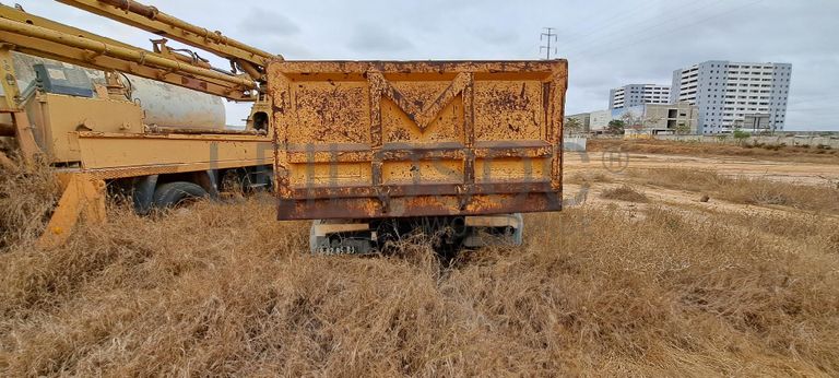 Camião basculante MAN · Belas