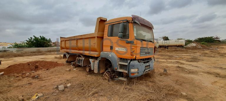 Camião basculante MAN TGA35.440