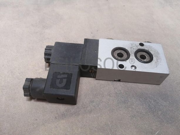 Single susp assy c/w insulator ·