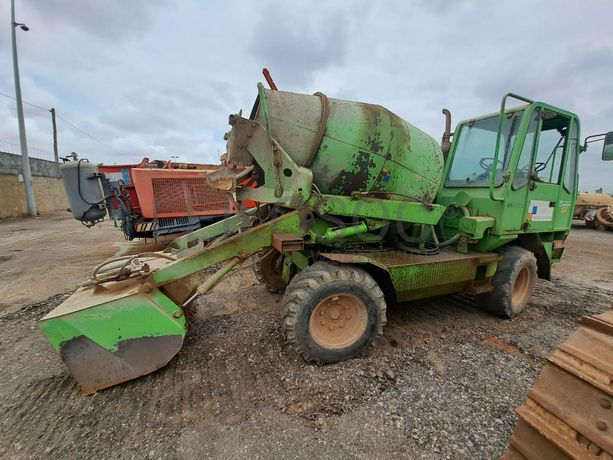 Betoneira Móvel (3M3) MERLO DBM 2500 EV · Viana