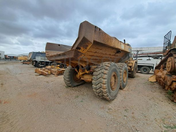 Dumper (30T) CATERPILLAR 725 · Viana
